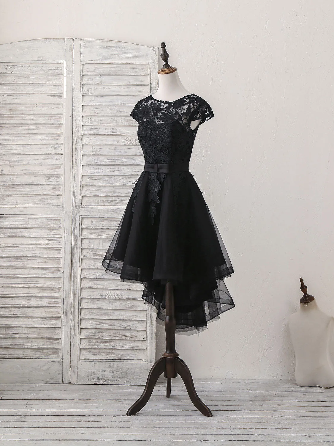 Black Round Neck Tulle Lace Applique Short Prom Dress Black Homecoming Dress