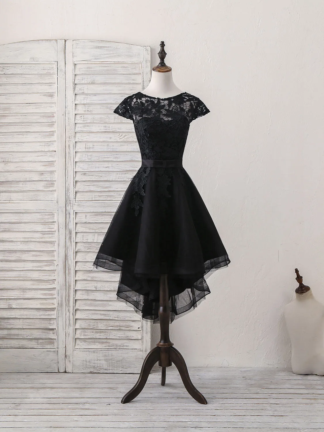 Black Round Neck Tulle Lace Applique Short Prom Dress Black Homecoming Dress