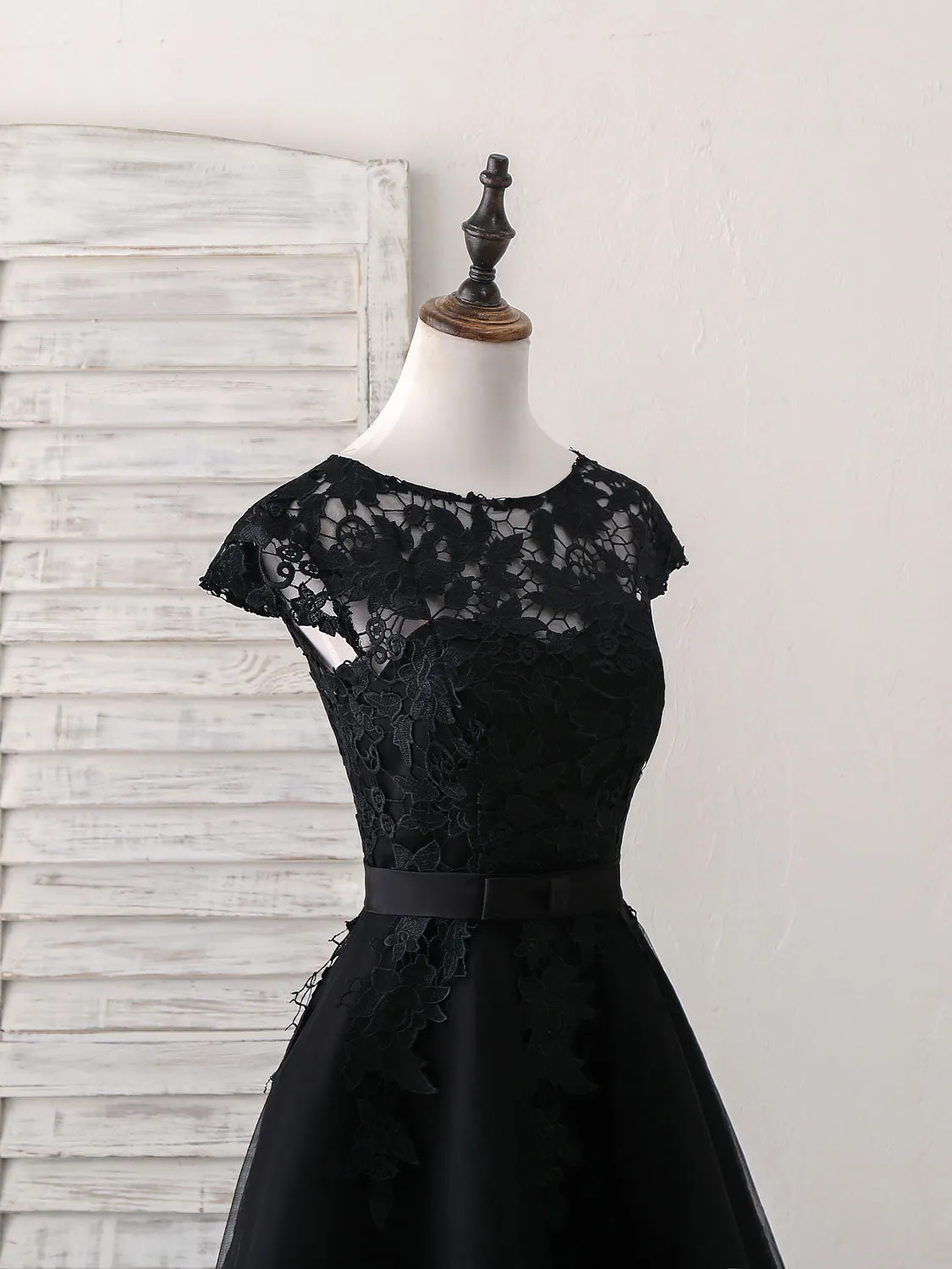 Black Round Neck Tulle Lace Applique Short Prom Dress Black Homecoming Dress