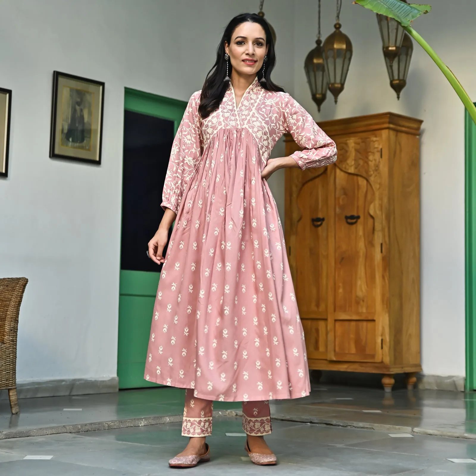 Blush Pink Floral Jaal V Neck Kurta Pant Co-ord Set