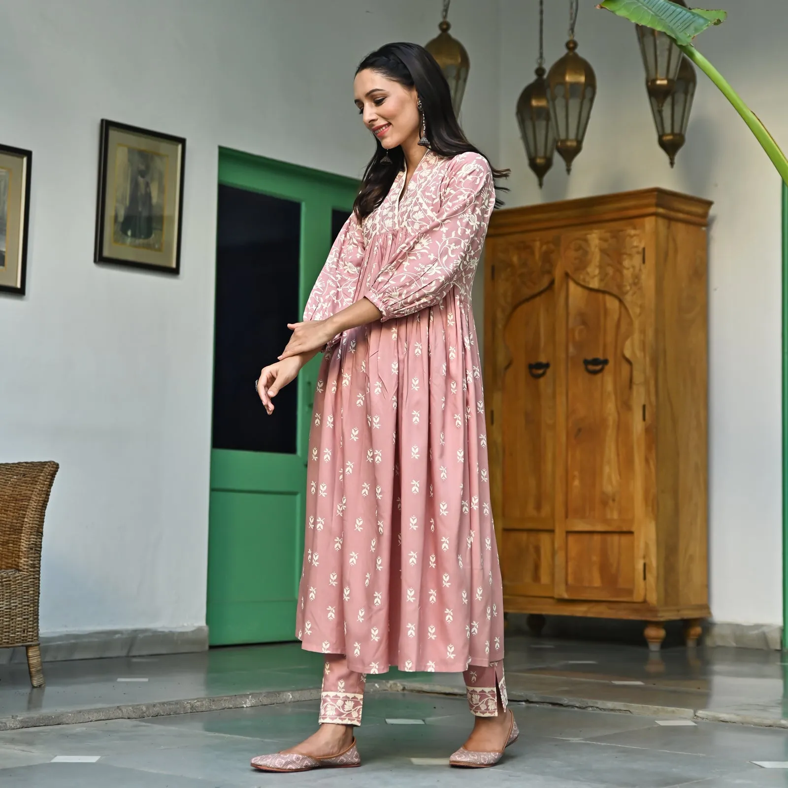 Blush Pink Floral Jaal V Neck Kurta Pant Co-ord Set