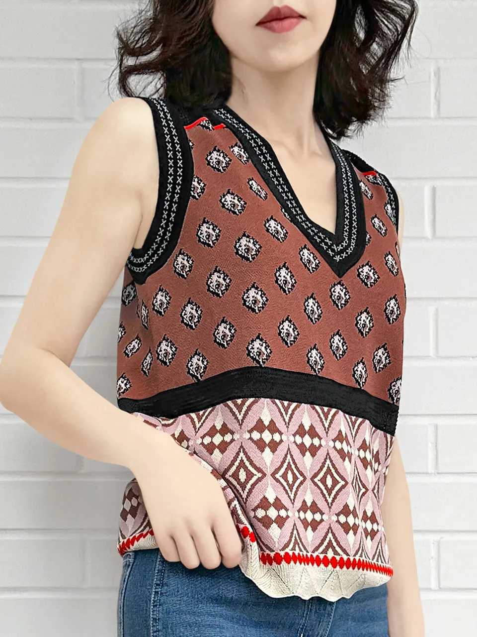 Chestnut Mosaic Pattern Knitted Sleeveless V-neck Sweater