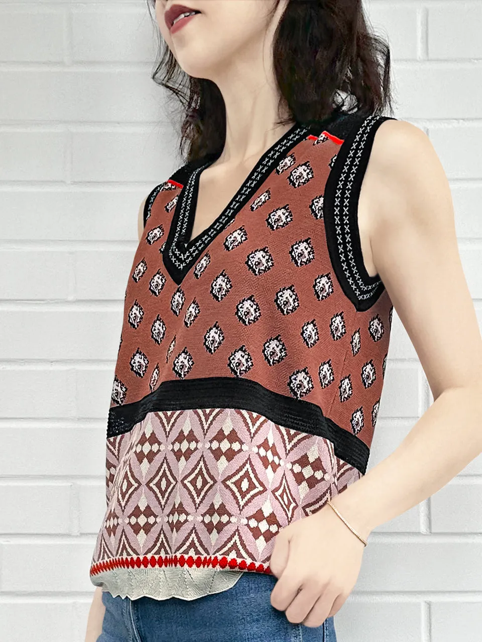 Chestnut Mosaic Pattern Knitted Sleeveless V-neck Sweater