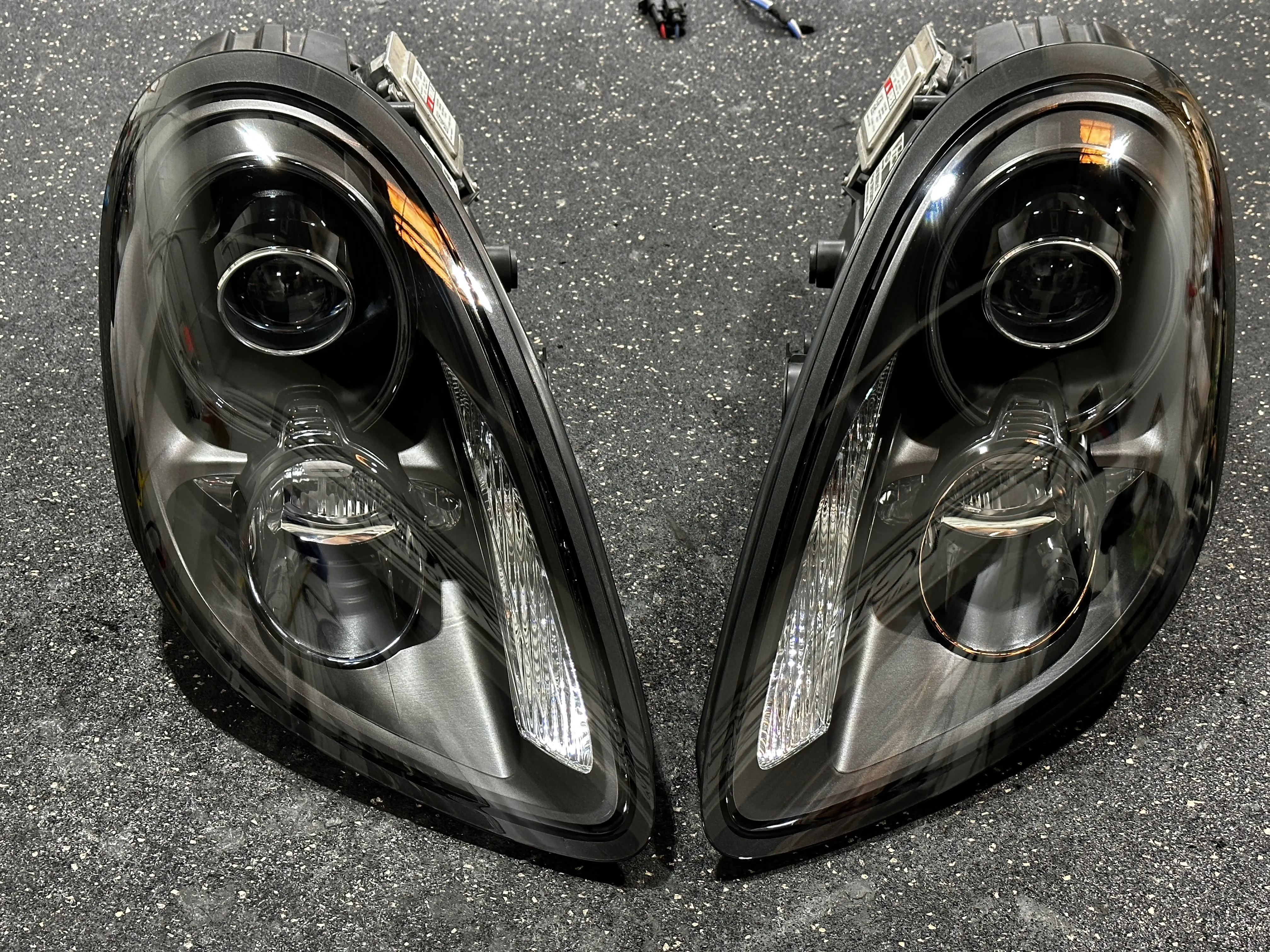 Porsche Cayman / Boxster 981 Headlight Lens Replacement Service