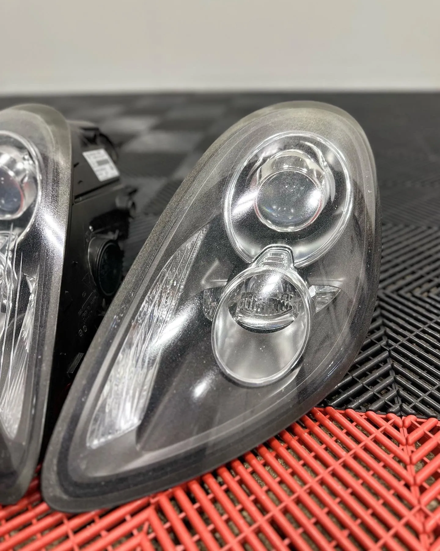 Porsche Cayman / Boxster 981 Headlight Lens Replacement Service