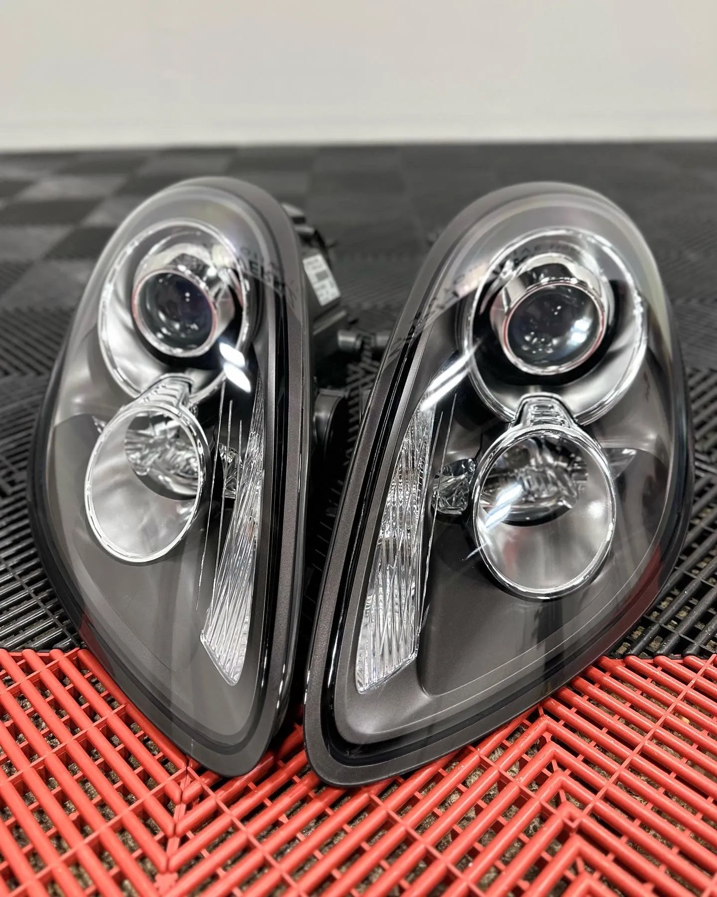 Porsche Cayman / Boxster 981 Headlight Lens Replacement Service