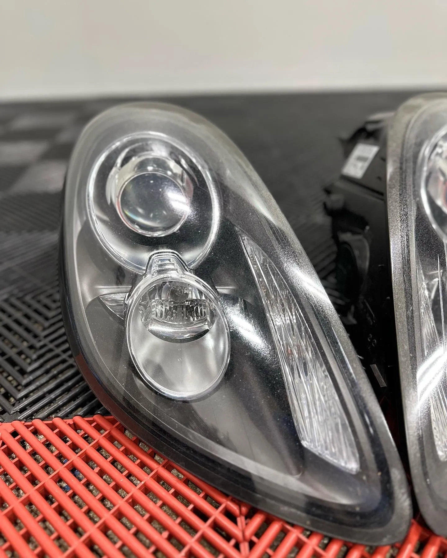 Porsche Cayman / Boxster 981 Headlight Lens Replacement Service