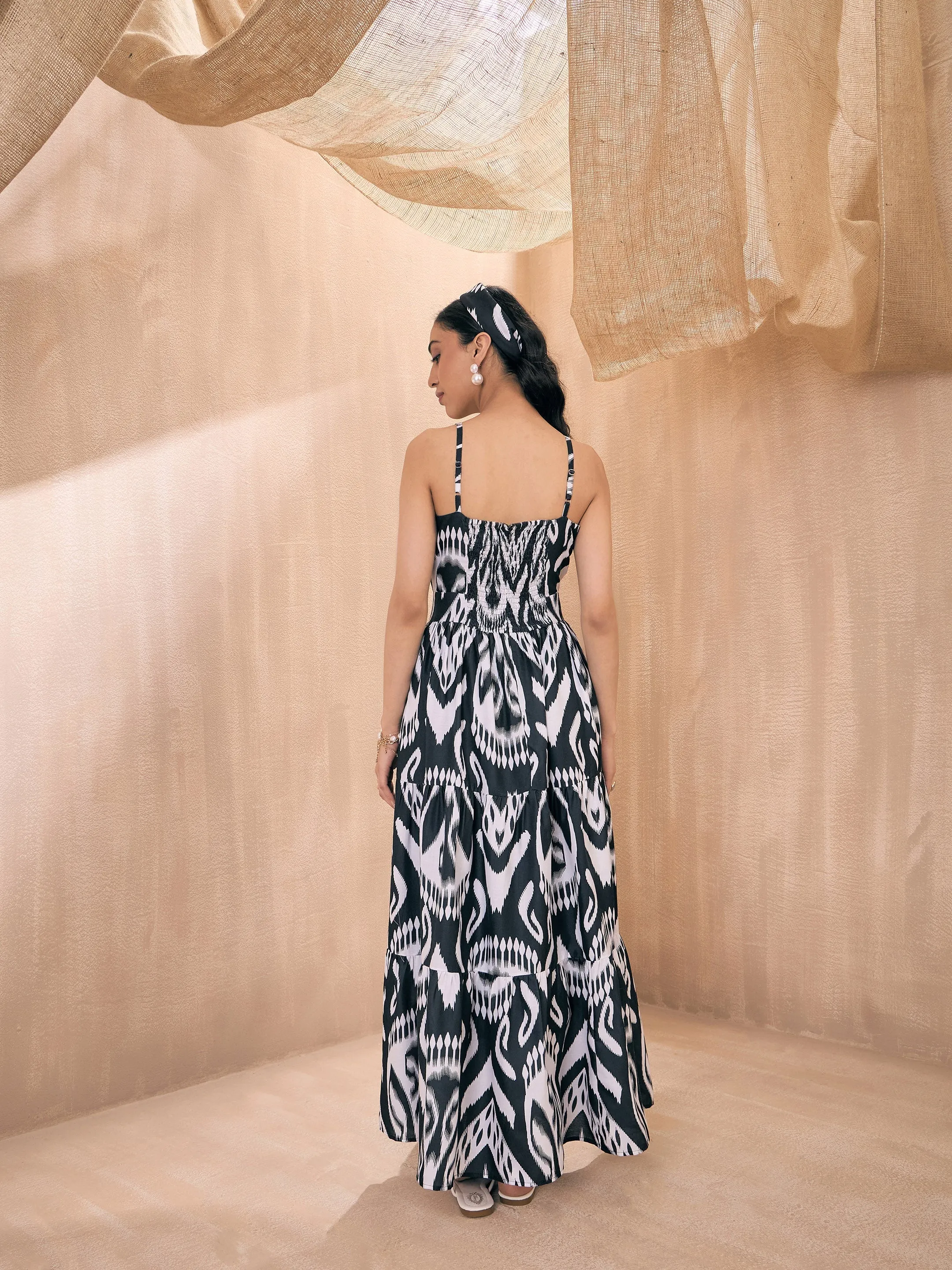 Women Black & White Ikat Print Front Knot Strappy Maxi